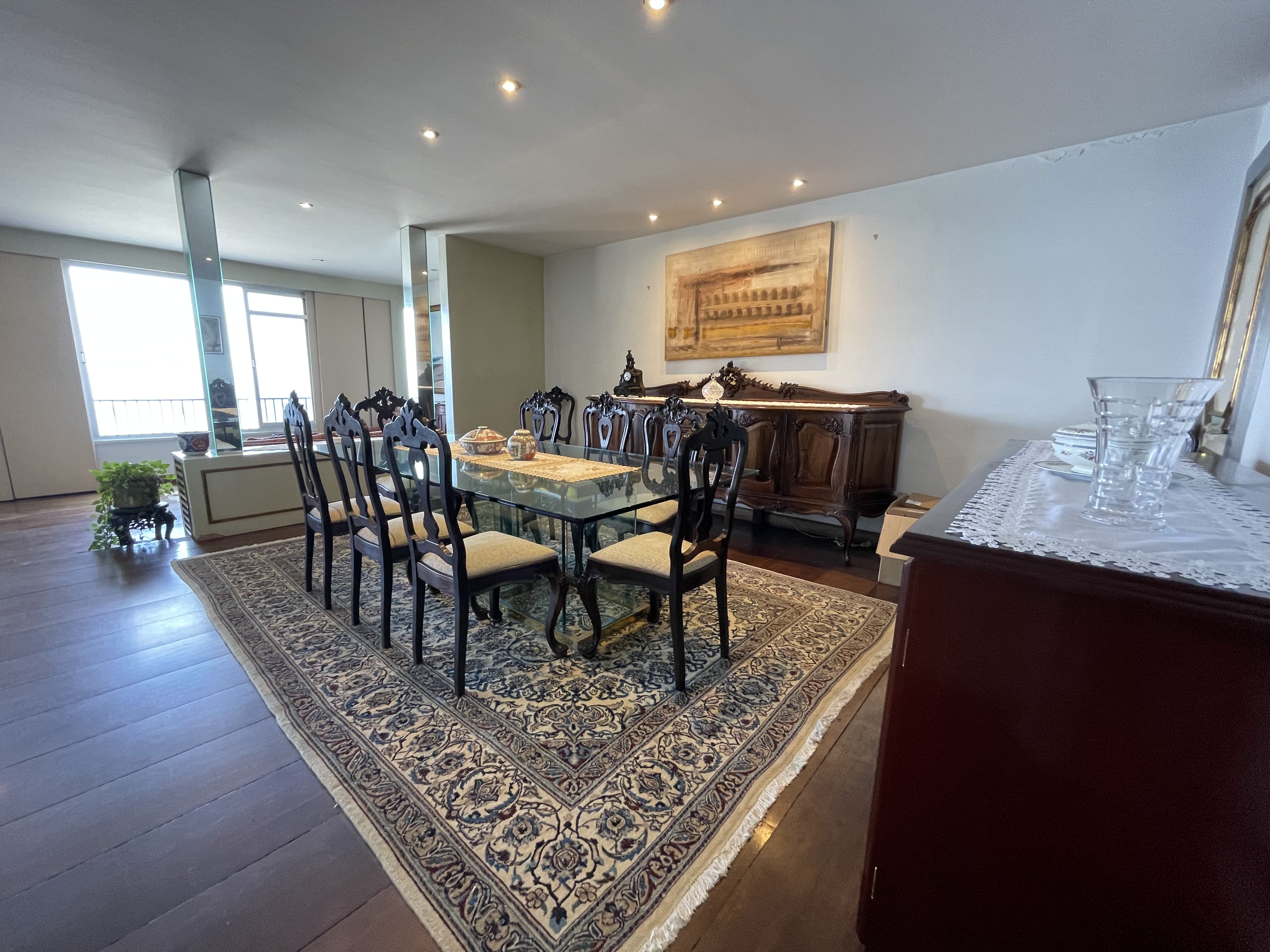 Apartamento alto padrão em frente à Praia do Leme