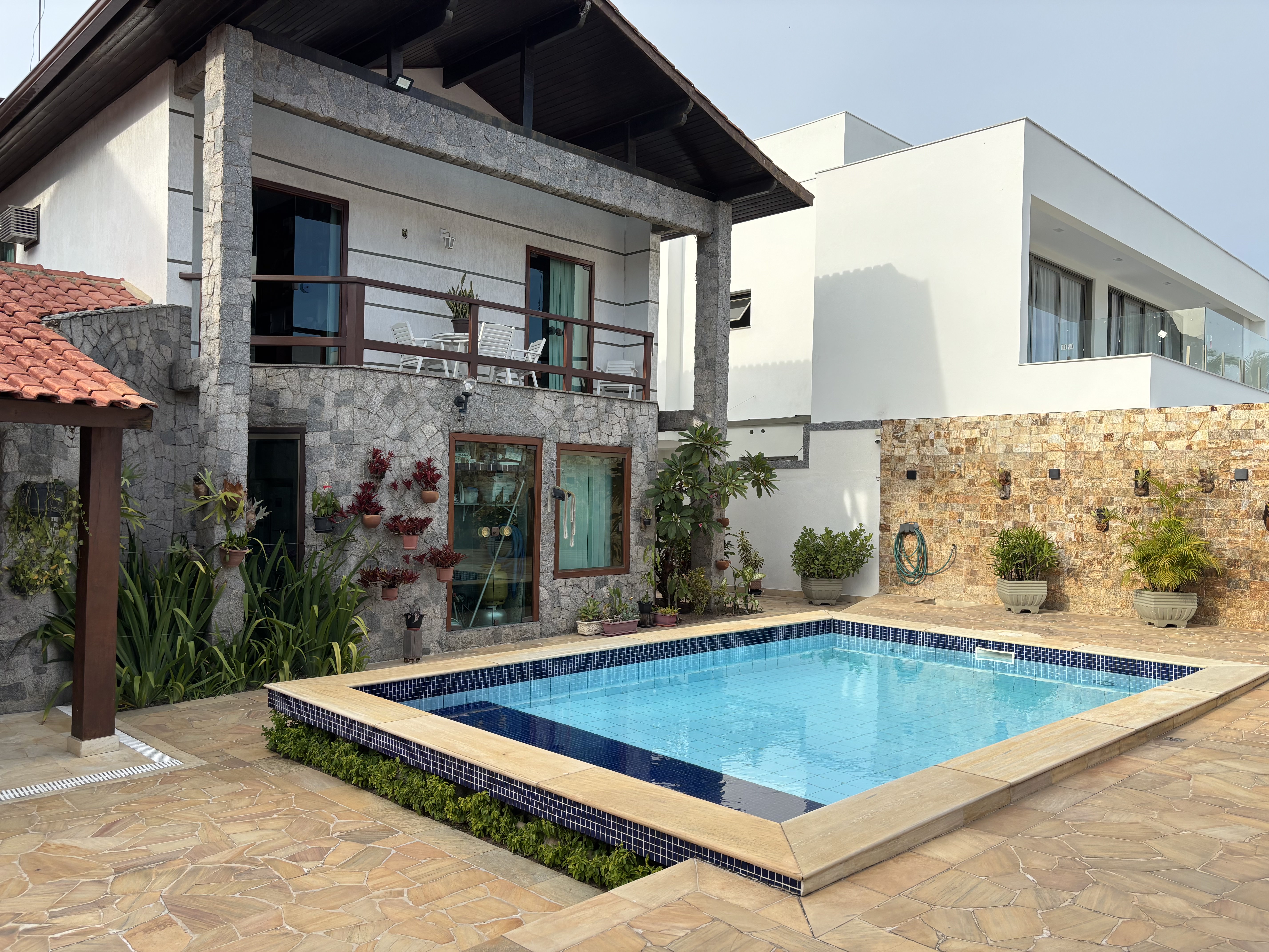 Casa duplex de alto padrão em Camboinhas
